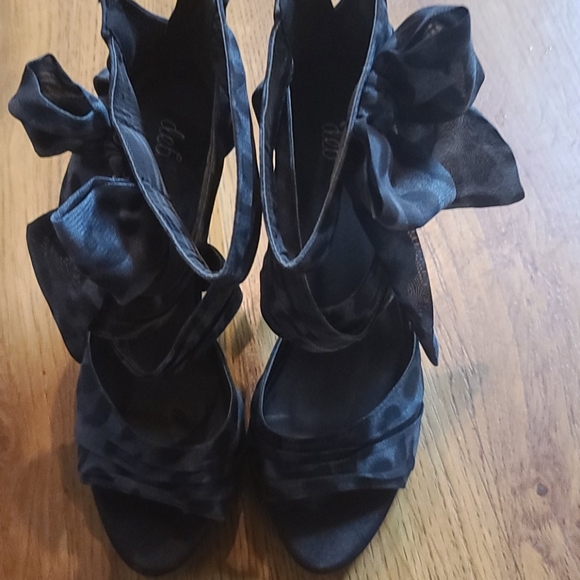 Heels - Picture 1 of 3